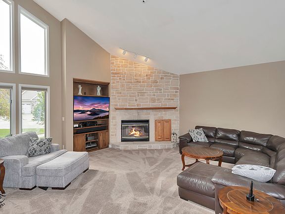 4th image of 1560 Southhampton Dr