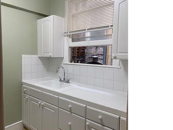5th image of 437 Hyde St #5