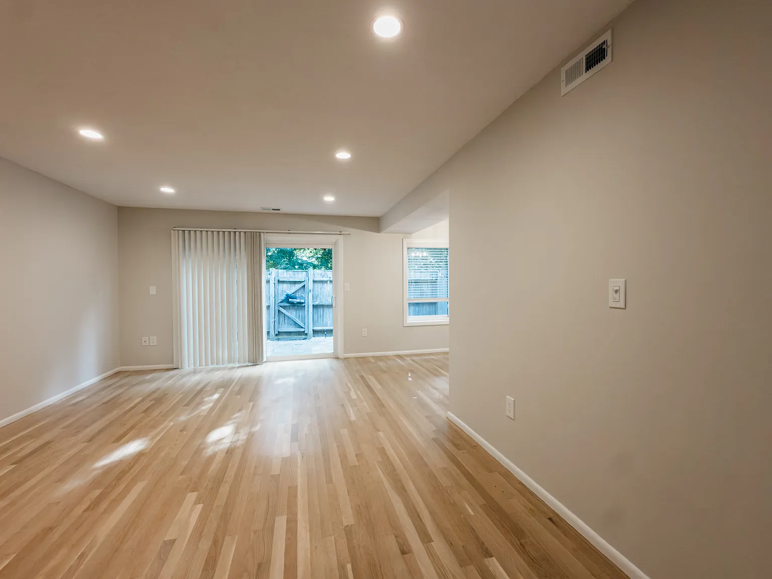 3 bed, 1.5 bath, 1418 sqft, $3,500 — Photo 3