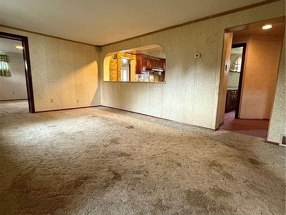 3rd image of 5667 Broadway Ave NE