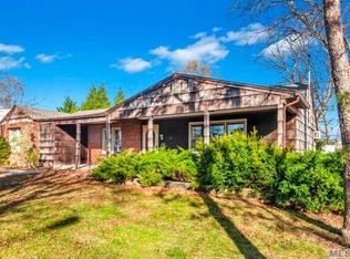 39 W Walnut St, Farmingdale, NY