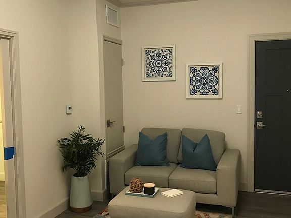 2nd image of 107 W Dryden St APT 102