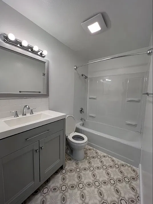 2 bed, 850 sqft, $2,350 — Photo 2