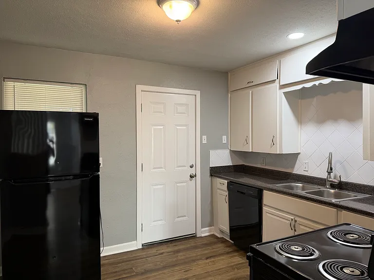 2500 Normont Cir — Photo 5