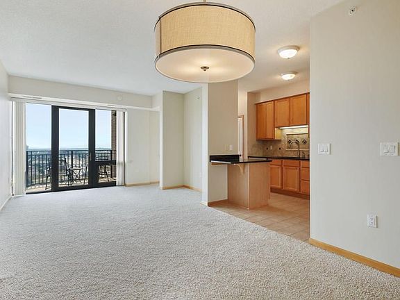 4th image of 500 Grant St E #1805