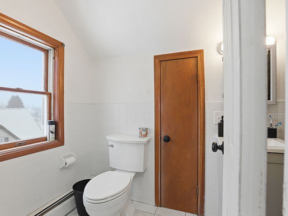 2nd image of 68 Oak St Floor 3