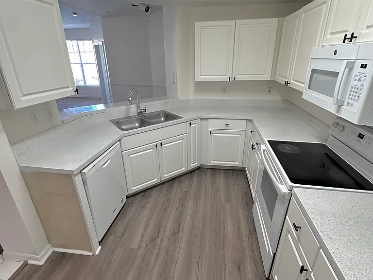 5554 Metrowest Blvd #201 — Photo 7
