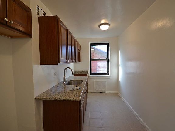 4th image of 4140 Denman St APT 3P