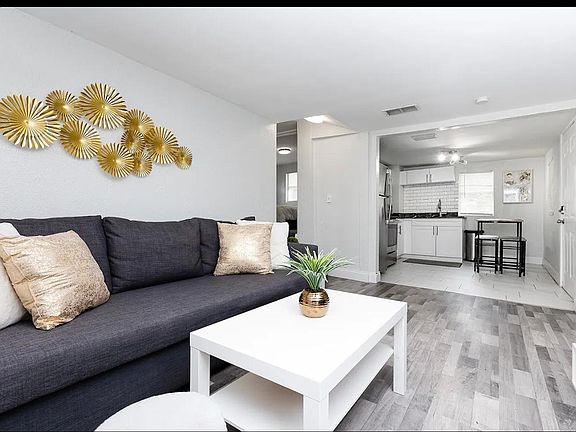 4th image of 4507 N 15th St #B