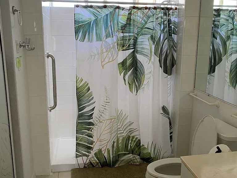 DOWNSTAIRS FULL BATHROOM WITH TILED SHOWER.
WASHER/DRYER LOCATED IN BATHROOM.