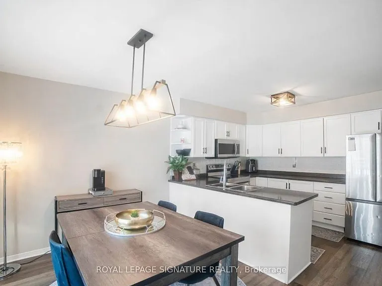 25 Meadowvale Dr #3 — Photo 5
