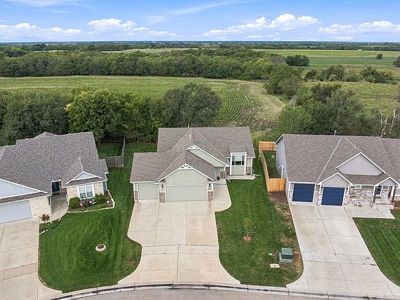2nd image of 3027 N Susan Ln