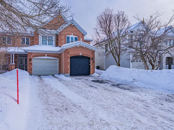 111 Hemlo Cres, Ottawa, ON K2T 1C9