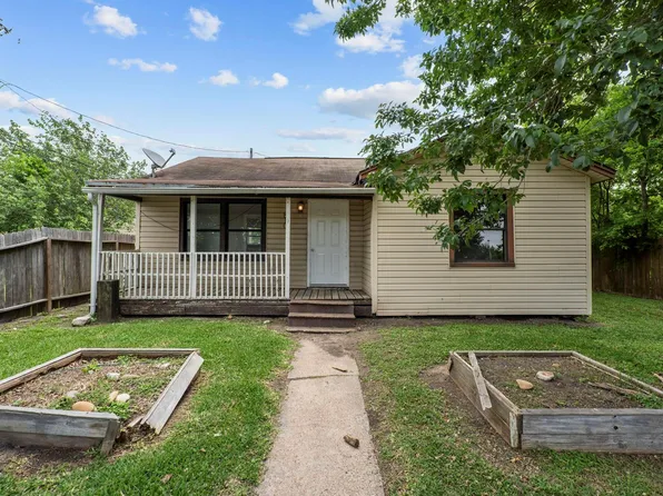 810 23rd St N, Texas City, TX 77590