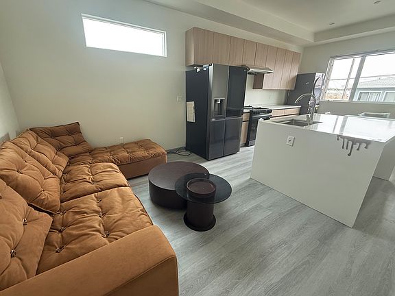 4th image of 5939 Primrose Ave Unit A