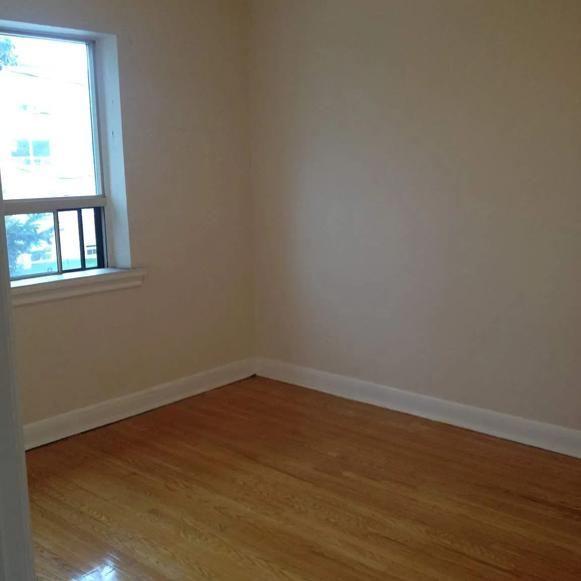2903 Saint Clair Avenue East Toronto — Photo 3