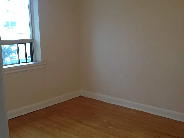2903 Saint Clair Ave E — Photo 3