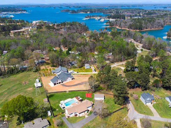 3296 Shoreland Dr, Buford, GA 30518