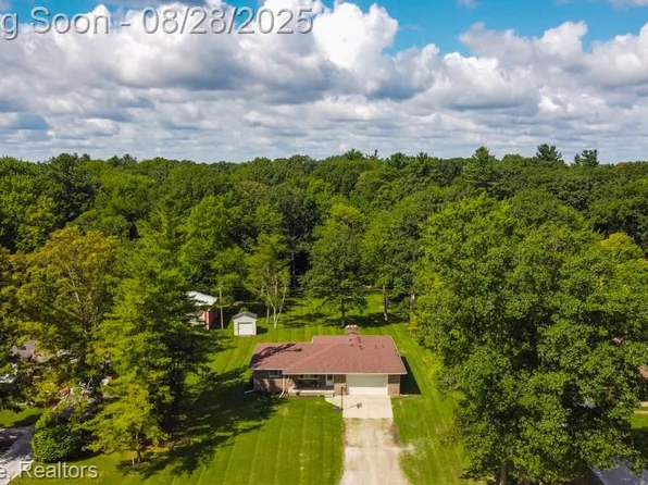 2042 Werner Rd, Columbus, MI 48063