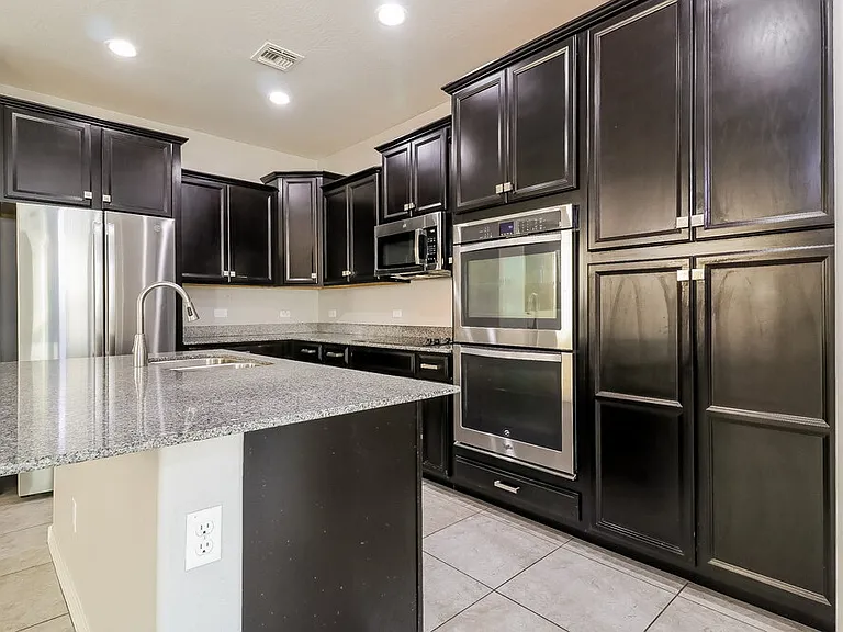 16905 W Woodlands Ave — Photo 6