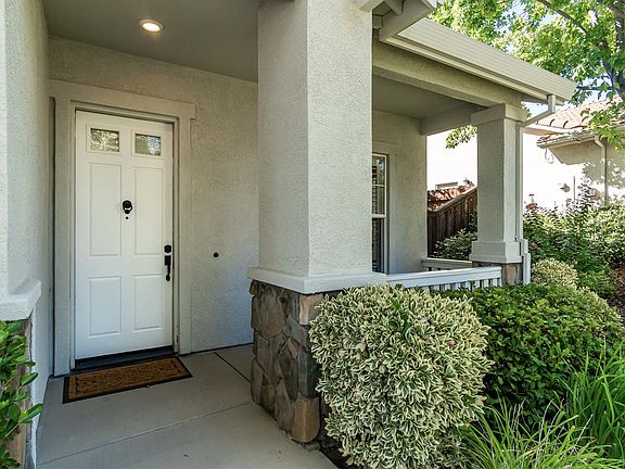 3rd image of 4084 Coldwater Dr