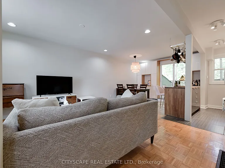 193 Coxwell Ave #UPPER — Photo 2