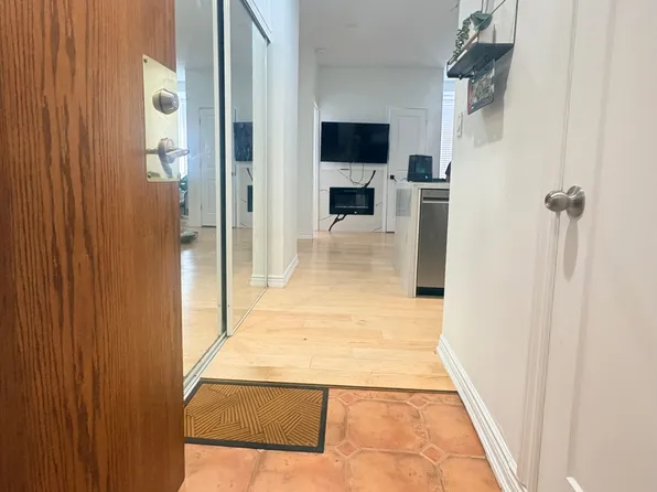 135 Maitland St S #204, Toronto, ON M4Y 1E5