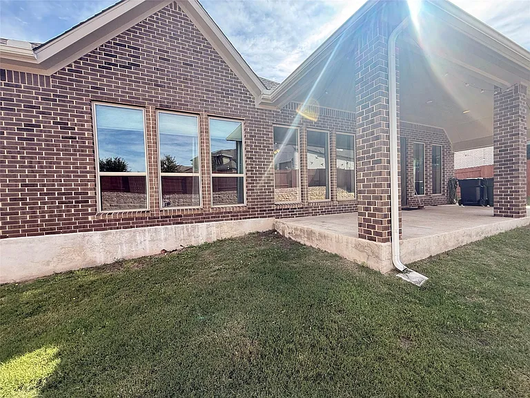 156 Santa Maria St — Photo 32