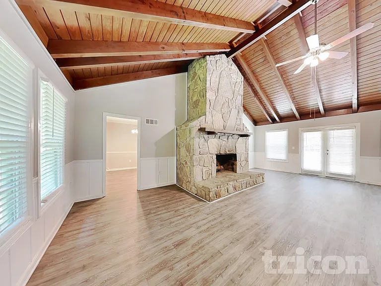 515 Westbridge Dr — Photo 3