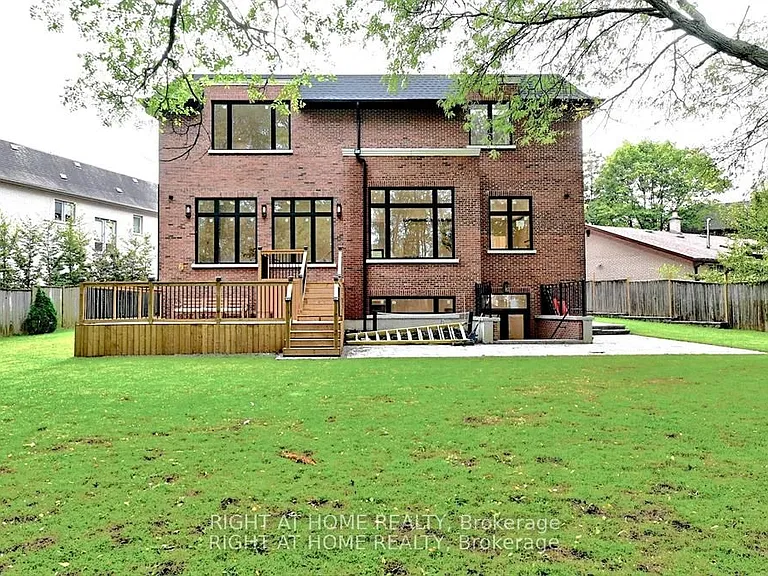 27 Hurlingham Cres — Photo 48