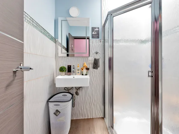 726 Manor Court image 9 of 29