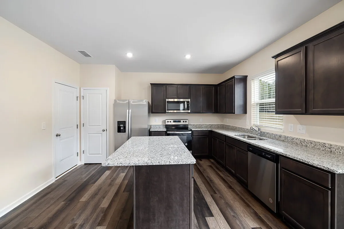 3 bed, 2.5 bath, 2083 sqft, $1,990 — Photo 2