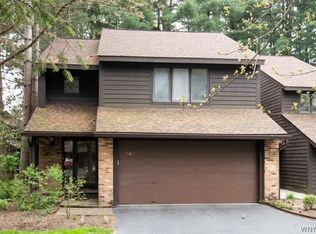 141 Breezewood Cmn, East Amherst, NY 14051