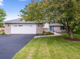 3041 N Silver Ridge Dr, Oregon, IL 61061