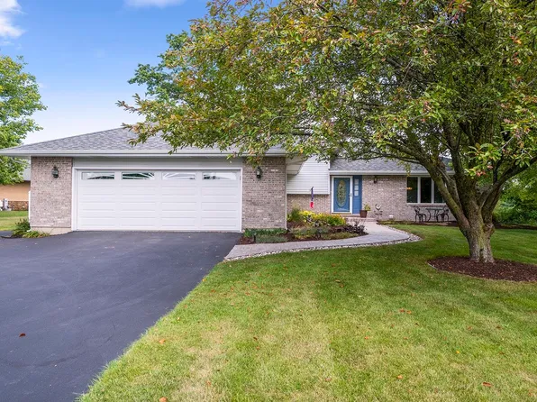 3041 N Silver Ridge Dr, Oregon, IL 61061