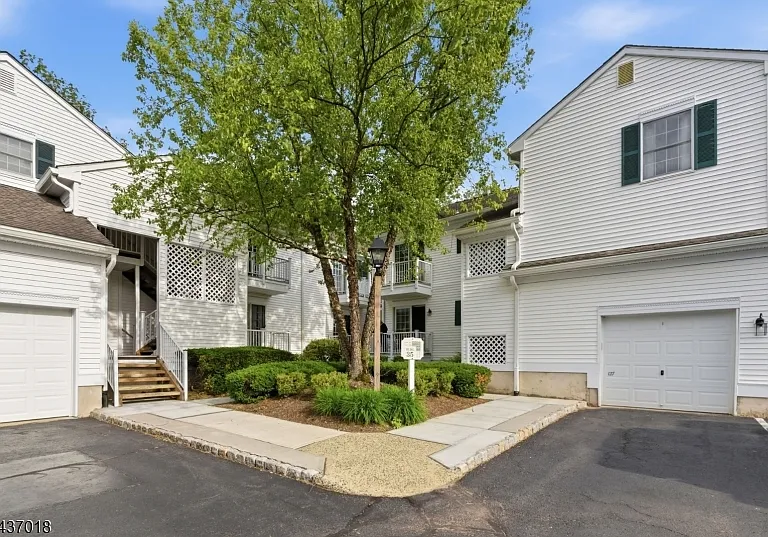 130 Smithfield Ct — Photo 23