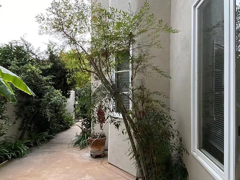 3120 Almahurst Row — Photo 22