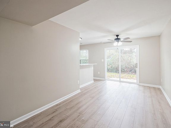 3rd image of 140 Kalmia Ct