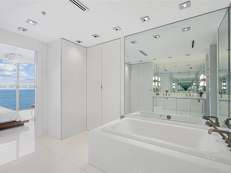 6899 Collins Ave #2208 — Photo 36