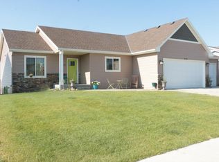 317 27th Ave NE, Watford City, ND 58854