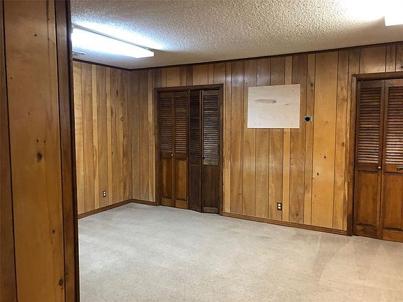 4th image of 2541 Greenbriar Dr