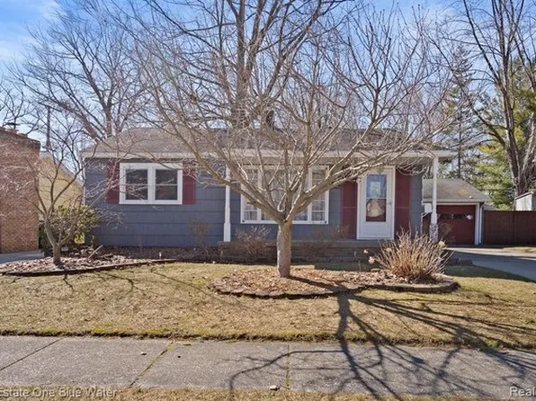 3063 Sylvan Dr, Fort Gratiot, MI 48059