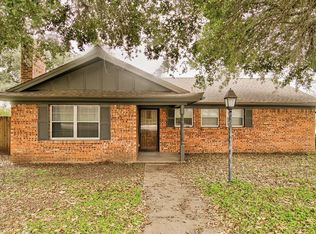 217 S Ridgeway Dr, Cleburne, TX 76033