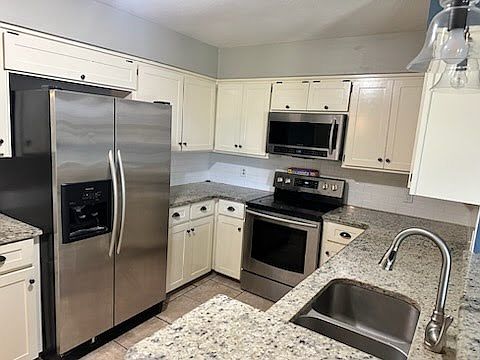 4th image of 2242 Saxony Dr