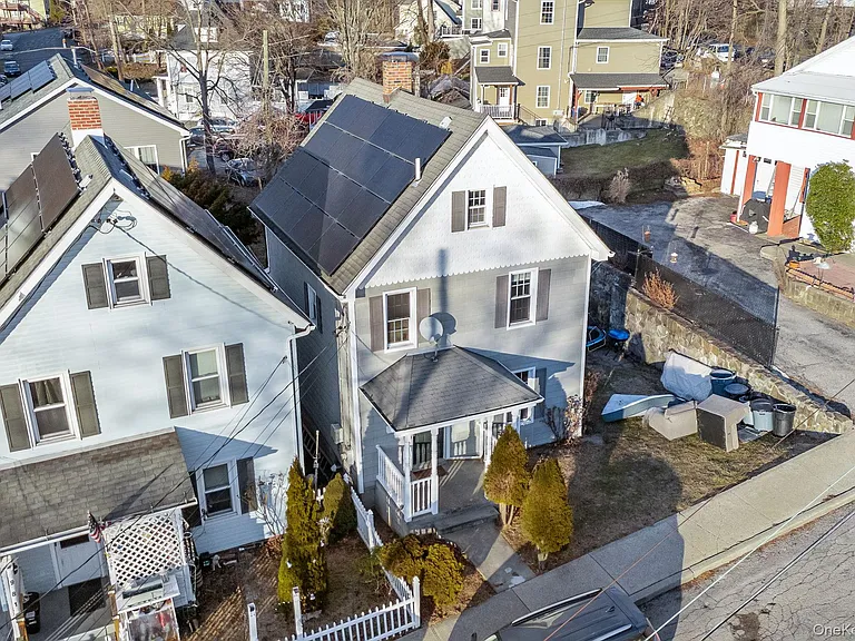 983 Warren Ave — Photo 20
