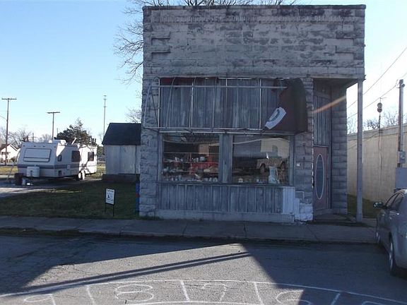 5th image of 110 S Division St