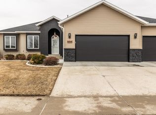 5005 Mellowsun Dr, Bismarck, ND 58503