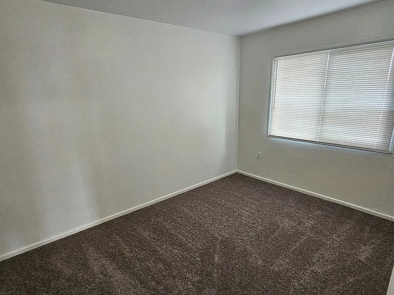 215 Elm St — Photo 9