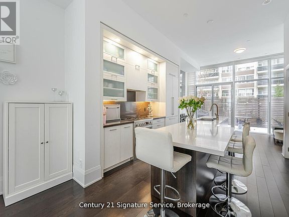 5th image of 101 Erskine Ave #Townhouse 05
