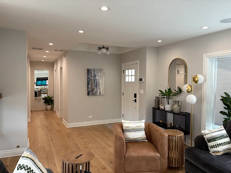 1010 Crabtree Ln — Photo 8